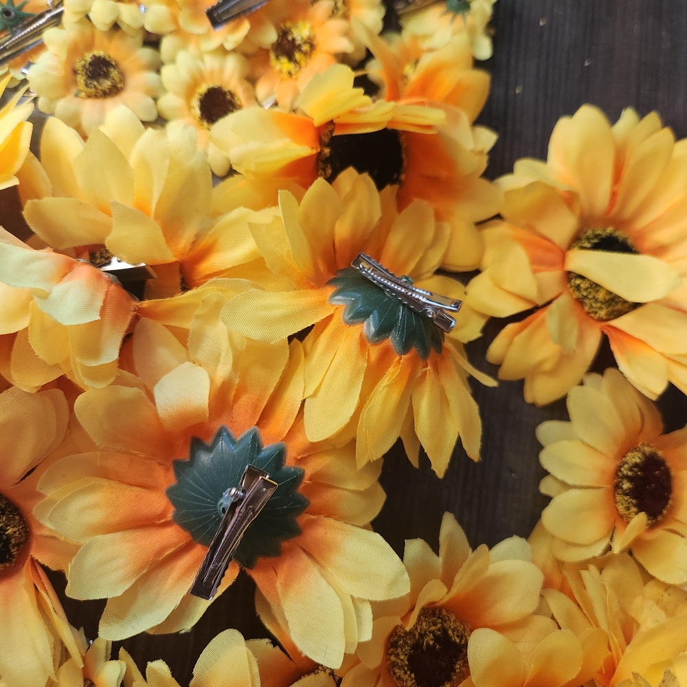 Sunflower Floral On Clasp 60-70 Small Medium & Large Sunflowers - Picture 3 of 3